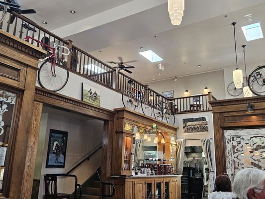 Linn's Restaurant by null