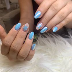De Lacey Nails