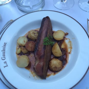 La Gauloise - Canard(duck) - aged but dry.  Shame.   would be better with about 4 times the sauce.   The sauce was excellent. - French Near Me - Paris, 75