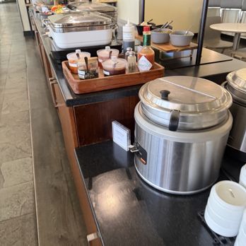 United Club - Food and snack bar - Airport Lounges Near Me - Honolulu, Hawaii United Club - Food and snack bar - Airport Lounges Near Me - Honolulu, Hawaii