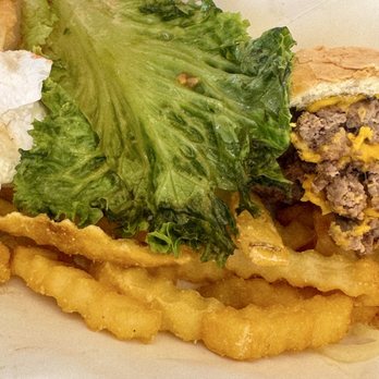 Beef 'n Bun - This is the lettuce they put on our Burger, limp and old. - Burgers Near Me - El Cajon, California Beef 'n Bun - This is the lettuce they put on our Burger, limp and old. - Burgers Near Me - El Cajon, California