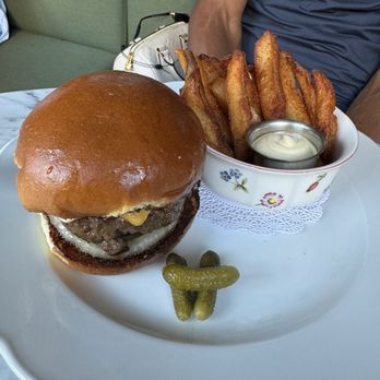 Little Sparrow - burger - French Near Me - Atlanta, Georgia
