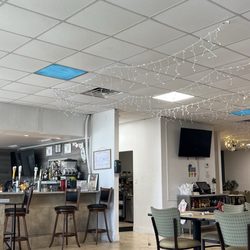 Lunas Restaurant - Dining area