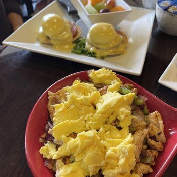 Eddie's Diner - Classic Benedict & Chicken Fajita Skillet - Breakfast & Brunch Near Me - Plano, Texas