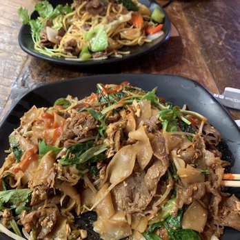 Hiccups Veo Cafe - Pad See Ew with Beef - Asian Fusion Near Me - Carson, California