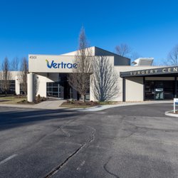 Kamal R Woods, MD MBA - Vertrae - Exterior of Vertrae® main entrance and surgery center