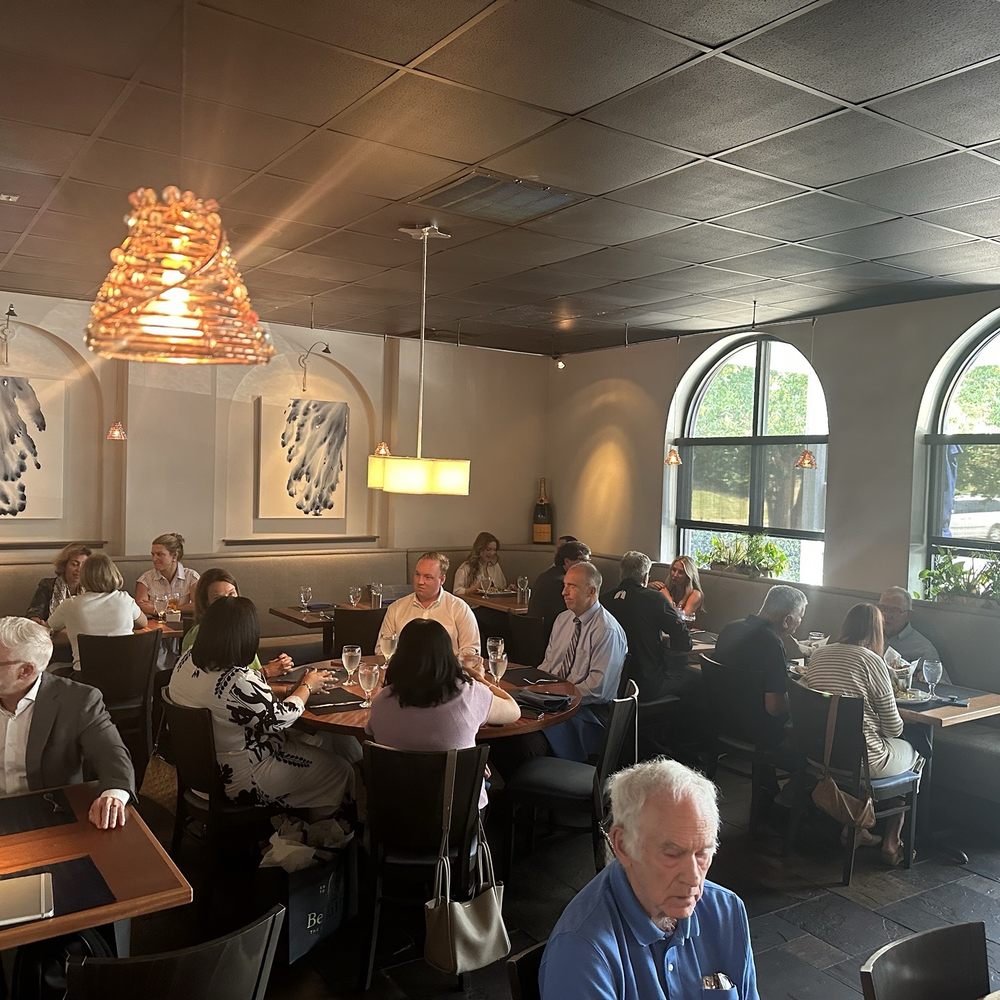 River Oaks Restaurant - New American Near Me - Memphis, Tennessee