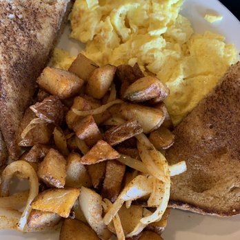 Tickets Newport - Scrambled eggs with potatoes - American Near Me - Middletown, Rhode Island