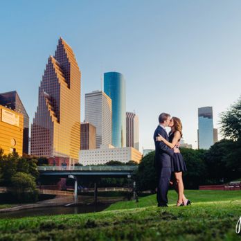 Sesquicentennial Park - Engagement Photos in Sesquicentennial Park - Parks Near Me - Houston, Texas Sesquicentennial Park - Engagement Photos in Sesquicentennial Park - Parks Near Me - Houston, Texas