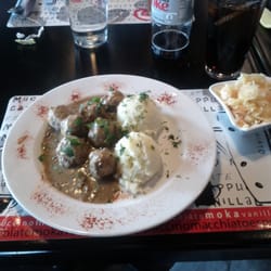 Taste of Poland - Meatballs in mushroom sauce with mashed potatos
