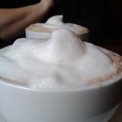 Monster Cafe - Der Milchschaumberg ist immer wieder ein hingucker auf dem.Getreidemilchkaffee  ;-)