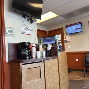 Jiffy Lube - Coffee and Check~in and Check~out desk - Oil Change Stations Near Me - Portland, Oregon Jiffy Lube - Coffee and Check~in and Check~out desk - Oil Change Stations Near Me - Portland, Oregon