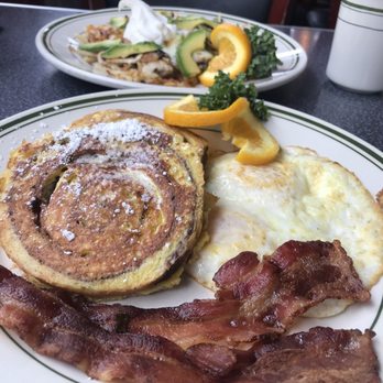 Woody's Diner - Diners Near Me - Sunset Beach, California