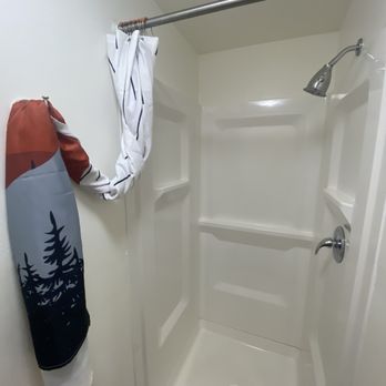 The Views - Clean shower with great water pressure and plenty of hot water! - RV Parks Near Me - Dolores, Colorado
