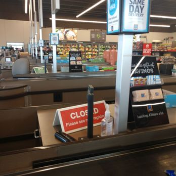 ALDI - Store from front - Grocery Near Me - Maplewood, Minnesota