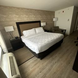 Holiday Inn Bloomington-Airport