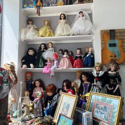 Mia Isabella Bazar - Antique,dolls, paintings and drocrations.