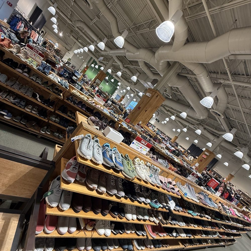 L.L. Bean Outlet - Outlet Stores Near Me - Freeport, Maine L.L. Bean Outlet - Outlet Stores Near Me - Freeport, Maine