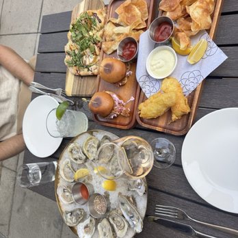 The Consulate Murray Hill - Oysters, fish and chips (crisps?), pulled pork slider, pear and Brie flatbread - Cocktail Bars Near Me - New York, New York The Consulate Murray Hill - Oysters, fish and chips (crisps?), pulled pork slider, pear and Brie flatbread - Cocktail Bars Near Me - New York, New York