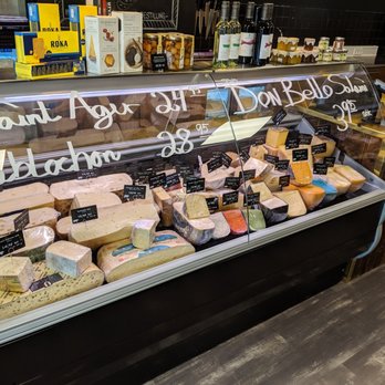 La Fromagerie - Display case. - Cheese Shops Near Me - Sønderborg, 84