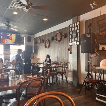 El Fogón de Elena Restaurant - Inside - Seafood Near Me - Chicago, Illinois El Fogón de Elena Restaurant - Inside - Seafood Near Me - Chicago, Illinois