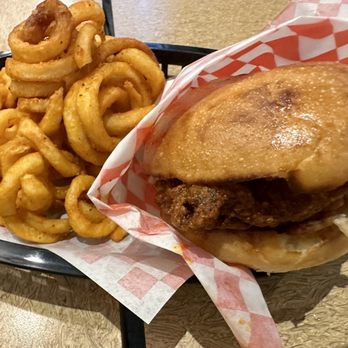 The Bird - Curly fries & spicy chicken sandwich - Chicken Shop Near Me - San Francisco, California The Bird - Curly fries & spicy chicken sandwich - Chicken Shop Near Me - San Francisco, California