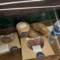 The Station Pantry - A nice grab and go place to eat at before a train ride. Potato leak soup, Mac & cheese with bacon, and the sausage roll are almost yummy.