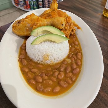 Los Galapagos - Chicken and rice - Latin American Near Me - Columbus, Ohio