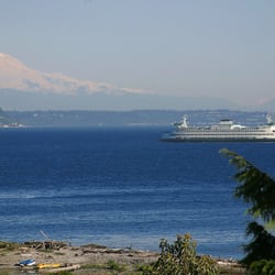 Abode On The Sea - Mt Rainier & ferry view from your own front lawn