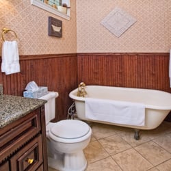 Changing Times Boutique Country B&B - Our beautiful rooms have been designed with your ultimate comfort in mind starting with attached private baths.