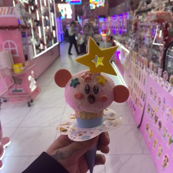 Sweet Cats Cafe - Strawberry Kirby Strawberry Ice Cream - Themed Cafes Near Me - New York, New York Sweet Cats Cafe - Strawberry Kirby Strawberry Ice Cream - Themed Cafes Near Me - New York, New York