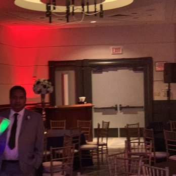 Marriott Chicago O'Hare - No bartender....was supposed to have 4 on duty for this wedding. Contract violation for this wedding. - Hotels Near Me - Chicago, Illinois Marriott Chicago O'Hare - No bartender....was supposed to have 4 on duty for this wedding. Contract violation for this wedding. - Hotels Near Me - Chicago, Illinois