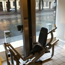Nordic Wellness - Working out in the window