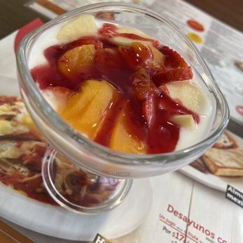 VIPS - Yogurt with fruits and and honey - Breakfast & Brunch Near Me - Monterrey, NLE VIPS - Yogurt with fruits and and honey - Breakfast & Brunch Near Me - Monterrey, NLE