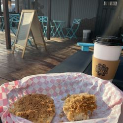 The Coffee Bean - Cinnamon sugar bagel, latte, outdoor seating