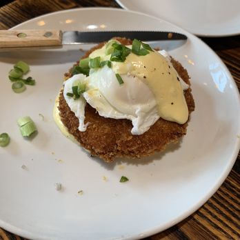 Bacari GDL - 1/18/20: Crab Cake Benedict - Mediterranean Near Me - Glendale, California