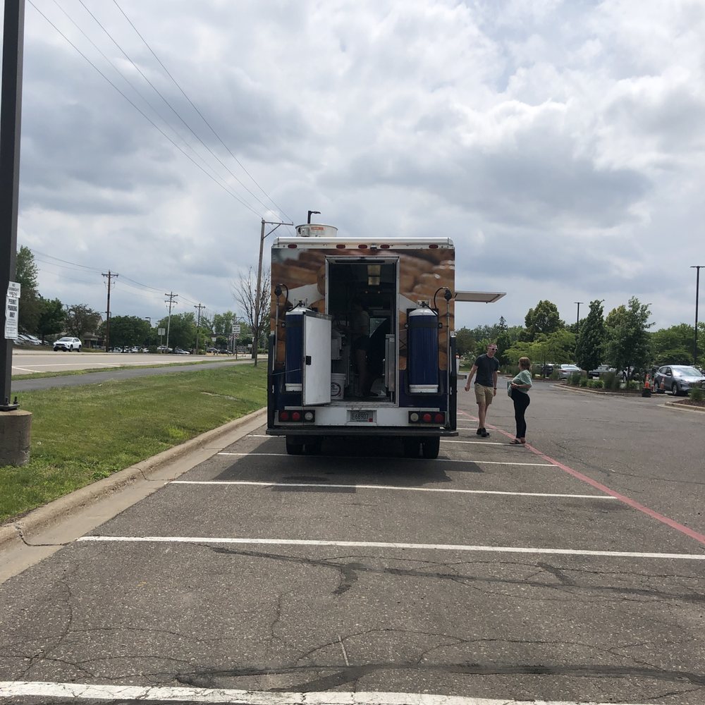 Eggroll Queen - Egg roll queen food truck - Food Trucks Near Me - Blaine, Minnesota Eggroll Queen - Egg roll queen food truck - Food Trucks Near Me - Blaine, Minnesota