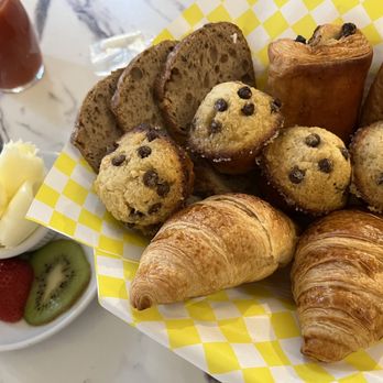 Manayunk Chambers Guest House - Breakfast! - Guest Houses Near Me - Philadelphia, Pennsylvania
