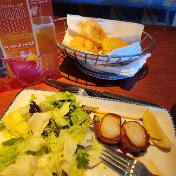 Red Lobster - Salad and bacon wrapped scallops - Seafood Near Me - Independence, Missouri Red Lobster - Salad and bacon wrapped scallops - Seafood Near Me - Independence, Missouri