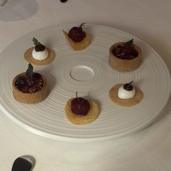 The Village Pub - Canapés - Pubs Near Me - Woodside, California The Village Pub - Canapés - Pubs Near Me - Woodside, California