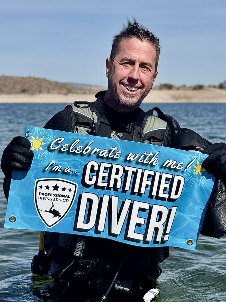 Professional Diving Addicts Logo