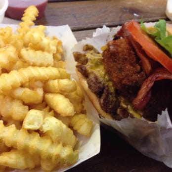 Shake Shack Covent Garden - Burgers Near Me - London, XGL