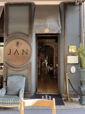 Restaurant JAN by null