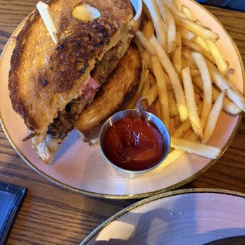 Sam Walker's American Tavern - Grilled cheese - American Near Me - Swampscott, Massachusetts Sam Walker's American Tavern - Grilled cheese - American Near Me - Swampscott, Massachusetts