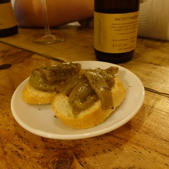 Pajaritos Mojados - free tapas with your drinks! - Wine Bars Near Me - Madrid, M