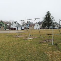 Mini Park - Swings and basketball court