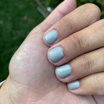 Maggie's Spa - Streaky middle nail - Hair Salons Near Me - Brooklyn, New York