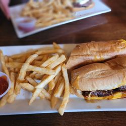 The Carriage House - Fries are PERFECT