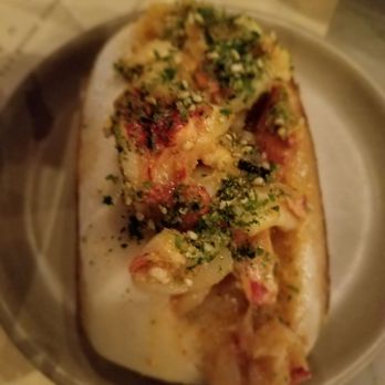 High George - Lobster roll with brown butter - Bars Near Me - New Haven, Connecticut