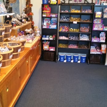 Perkins Cove Candies - what you first step into....you may choose your taffies then there is a section also within small store where u may choose ur chocolates too - Candy Stores Near Me - Wells, Maine Perkins Cove Candies - what you first step into....you may choose your taffies then there is a section also within small store where u may choose ur chocolates too - Candy Stores Near Me - Wells, Maine
